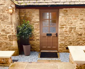 Boutique 1 bedroom Cotswold Cottage - Image 2