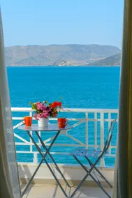 Margarita's Seafront Luxury Apartment - Image 2