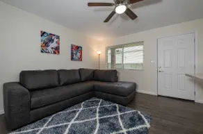 The PRINCE 💎Junior Suite Tennis Court Park Central - Image 4