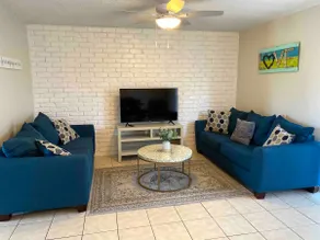 White Brick Townhouse - A home away from home - Image 2