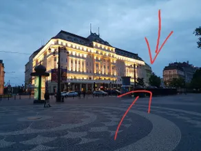 Top location! Next to Carlton hotel - Image 2