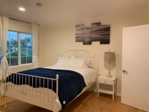 Lovely Brentwood 1Bed/1Bath Apt - Image 3