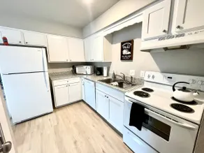 Live like a local in our clean, modern home! - Image 4