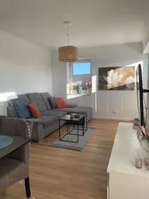 Large modern penthouse apartment with roof terrace - Image 2