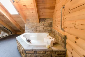 Luxury Lodge Suite with Jacuzzi - Near Berlin Ohio - Image 4