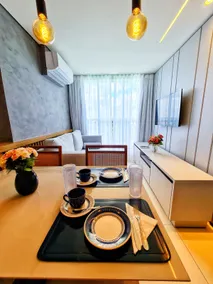 Queen bed • 2 bedrooms (1 ensuite) • Netflix - Image 4