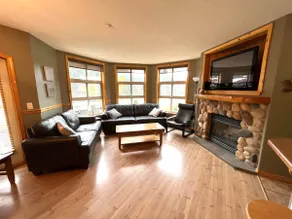Beautiful 4 bedroom townhouse close to the Village - Image 3