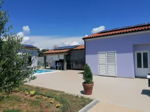 House with pool - Image 3