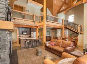 Family/group Ski chalet on the ski hill sleeps 13+ - Image 3