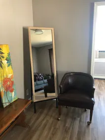 Unique Downtown Apartment - Image 4
