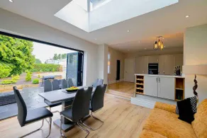Executive 4-bed house in vibrant village center - Image 2