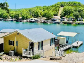 Cheerful 1 Bedroom Cottage With Private Dock! - Image 4