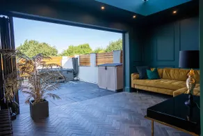 Luxury Coach house,as seen on welcome to Wrexham - Image 3
