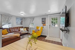Charming Downtown Bungalow - 2BD- Backyard Oasis - Image 2