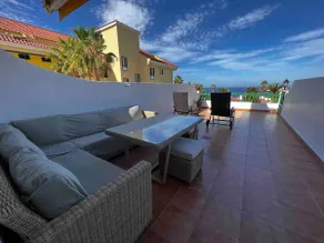 Stunning views 2bed appt by the ocean with parking - Image 4