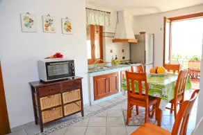 HELLE MEDITERRANE VILLA MIT TERRASSE UND GARTEN NUR 50 METER VOM MEER ENTFERN - Image 5