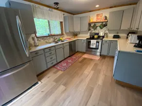 Cozy Cabin:woodstove, record player, vintage decor - Image 4