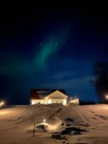 Northern Lights exclusive house by the river - Image 3