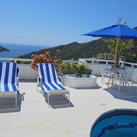 House with a private pool and ocean views - Image 2