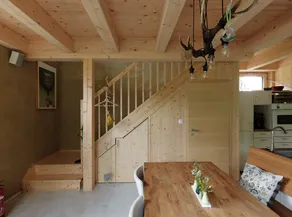 Living with wood, stone, glass and clay - Image 4