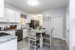2 Bedroom Apartment Near Bristol Center - Image 5