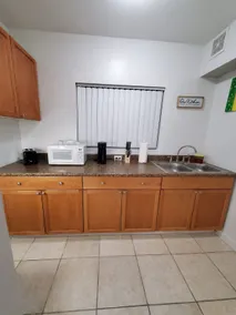 Apartment near the airport and downtown. - Image 4