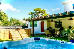 Private Oasis: Pool, Hot Tub & Patio - Image 2