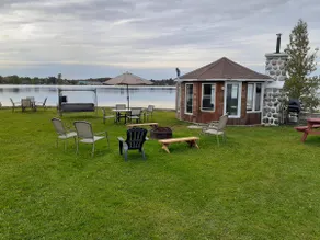 Apartment on the edge of a Lake - Image 3