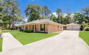 Spacious 4BR for Groups - 3 min to Woodlands Mall, Concerts & More! - Image 2