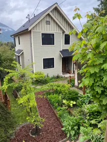 Hazelnut B&B - Cozy Private Walkout Suite - Image 2