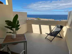 Penthouse on seafront with swimming pool - Image 2