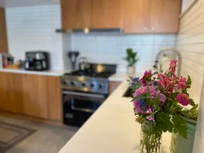 Gorgeous Garden Getaway, Near Cafes, Parks - Image 3