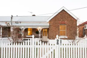 1800s Victorian Style Cottage - NYE EJENDERE fra 12 oktober 2018 - Image 4