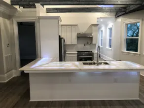 Penthouse Walking Distance to St Charles streetcar - Image 3