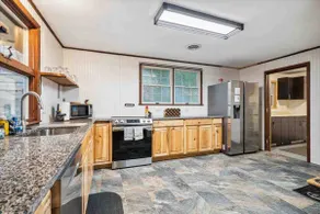 Cozy Bear-Themed Mountain Cabin in Harpers Ferry with Relaxing Jacuzzi Hot Tub - Image 4