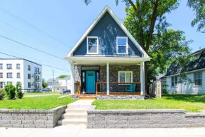 Lux finishes 4 bedroom DSM home Great location - Image 2