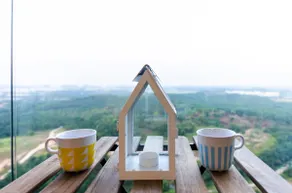 3BR D'Pristine Suite, Stunning Views & Near LEGOLAND - Image 5