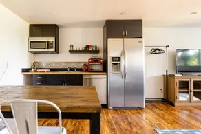 Montlake Private Suite - Image 4