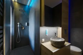Studio with a hydromassage bathtub - Image 5