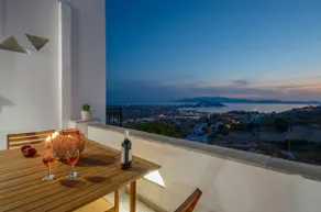 RED SUNSET VACATION HOME - Image 2