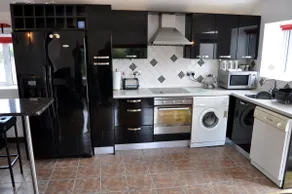 Cavanagh's Self Catering No. 4 - Image 3