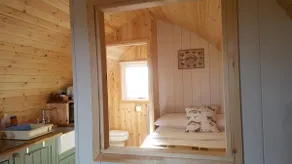 Spacious luxury ensuite glamping pod with view - Image 5