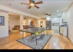 Cheerful 2 Bedroom Basement & Separate Entrance. - Image 4