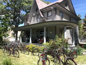 The Magnolia House, Victorian Wine Retreat - Image 2