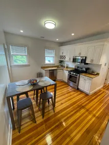 Swanky Unit w Cntrl air, mins 2 city Modrn Top flr - Image 3