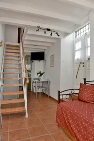 GIORGOS HOUSE - Image 4