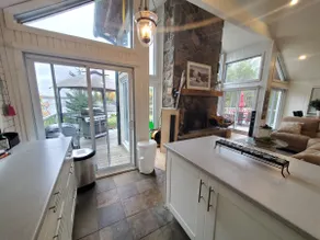 Waterfront cottage with loft and fireplace - Image 2