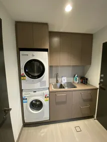 Private Executive Sanctuary in Parliament District - Image 5