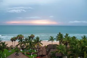 Oceanfront 3 bedrooms elegant condominium. - Image 4
