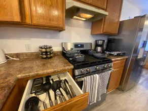 Manteca 4br home sleeps 8-CAL King beds, spacious! - Image 2